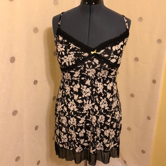 Marilyn Monroe Night Gown - Picture 5 of 7